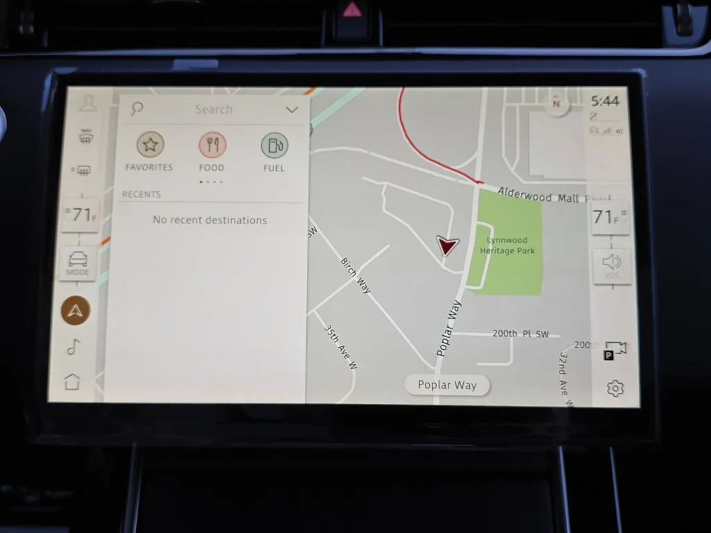 New 2026 Fuji White LAND ROVER Dynamic SE image 22