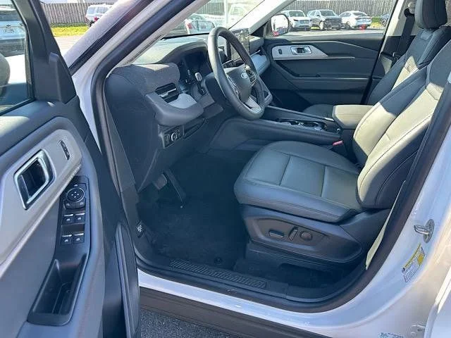 New 2026 Star White Metallic Tri-Coat Ford Active image 13