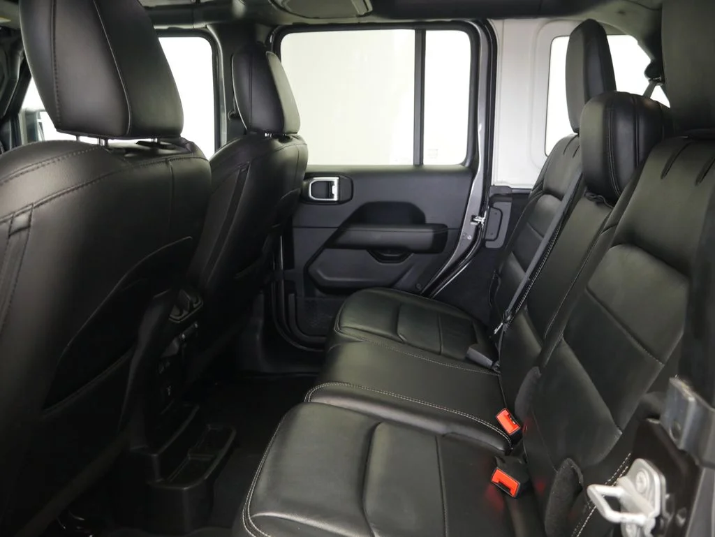 Used 2018 Crystal Metallic Jeep Unlimited Sahara image 19