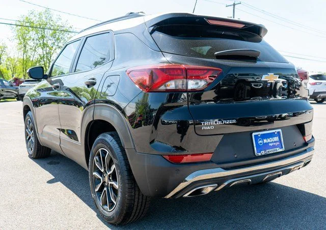 Used 2021 Black Chevrolet ACTIV image 8