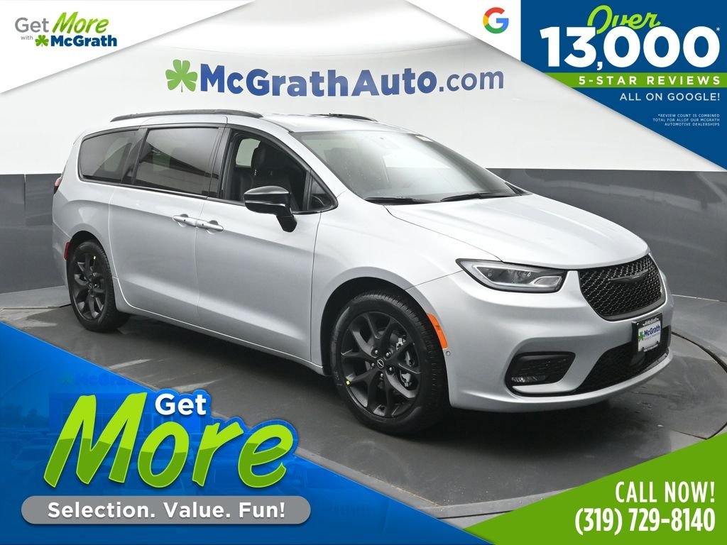 2026 Chrysler Pacifica Select's photo