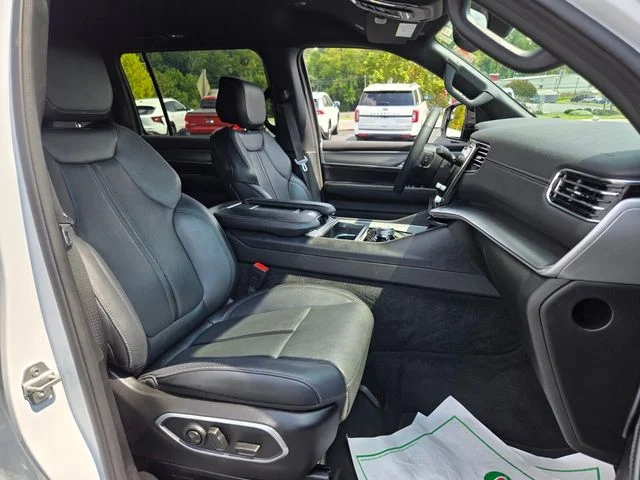Used 2025 White Jeep Series II image 19