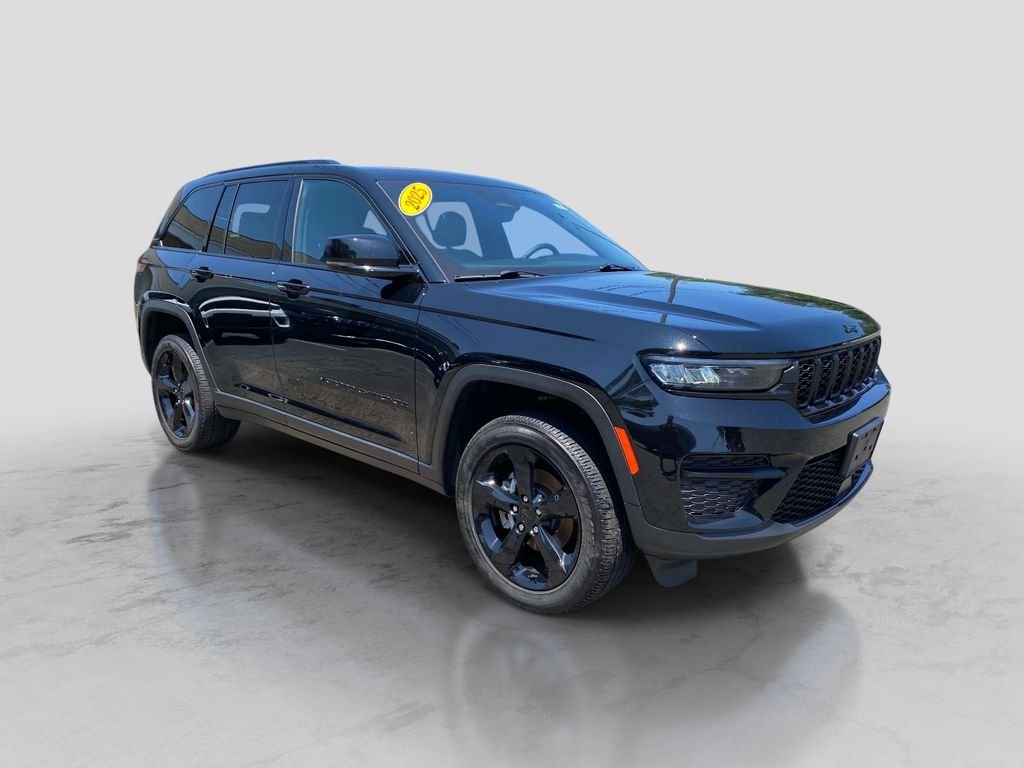 Used 2025 Black Jeep Altitude X image 12