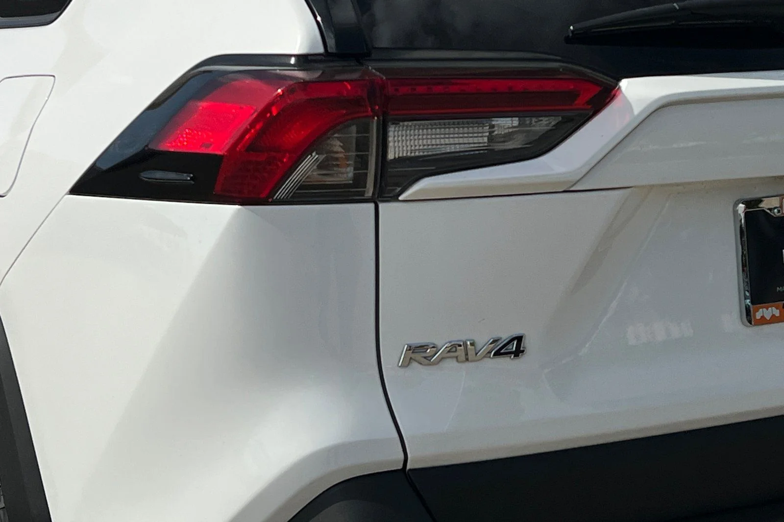 Used 2025 White Toyota XLE image 27