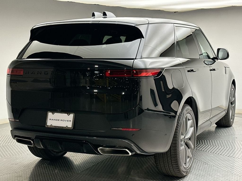 New 2027 Santorini Black Land Rover SE image 3