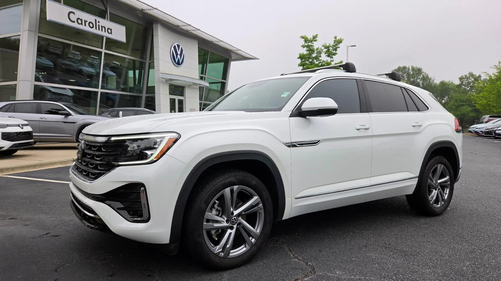 2024 Volkswagen Atlas Cross Sport 2.0T SEL R-Line 4MOTION's photo