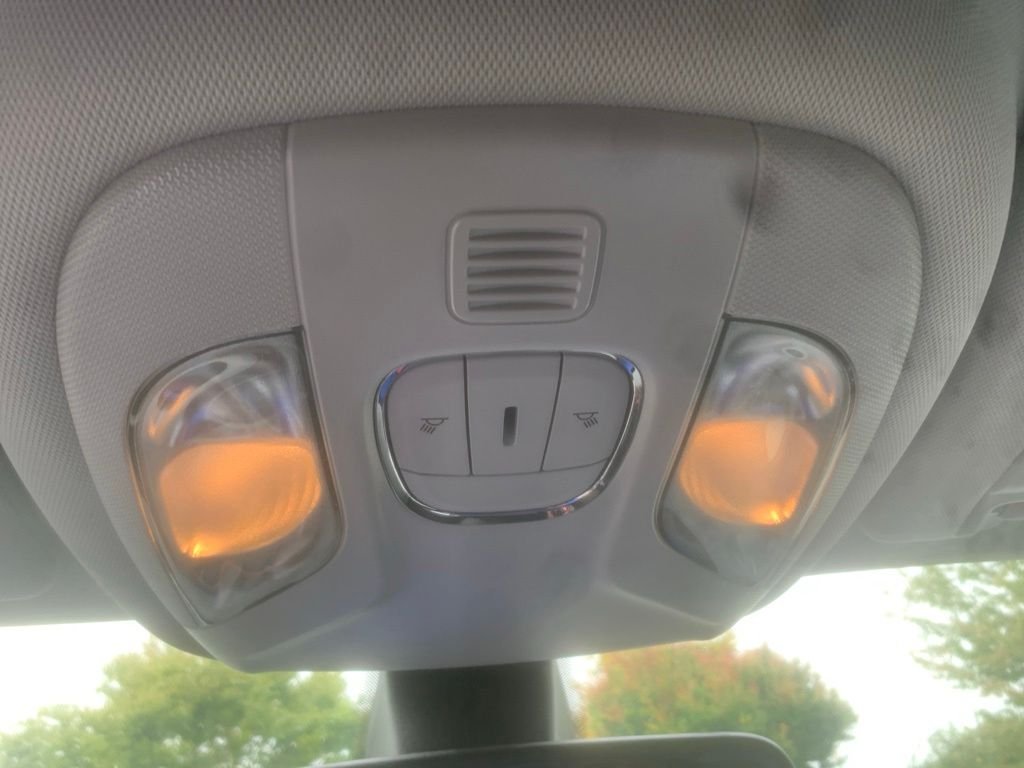 Used 2019 White Clearcoat Jeep Trailhawk image 24