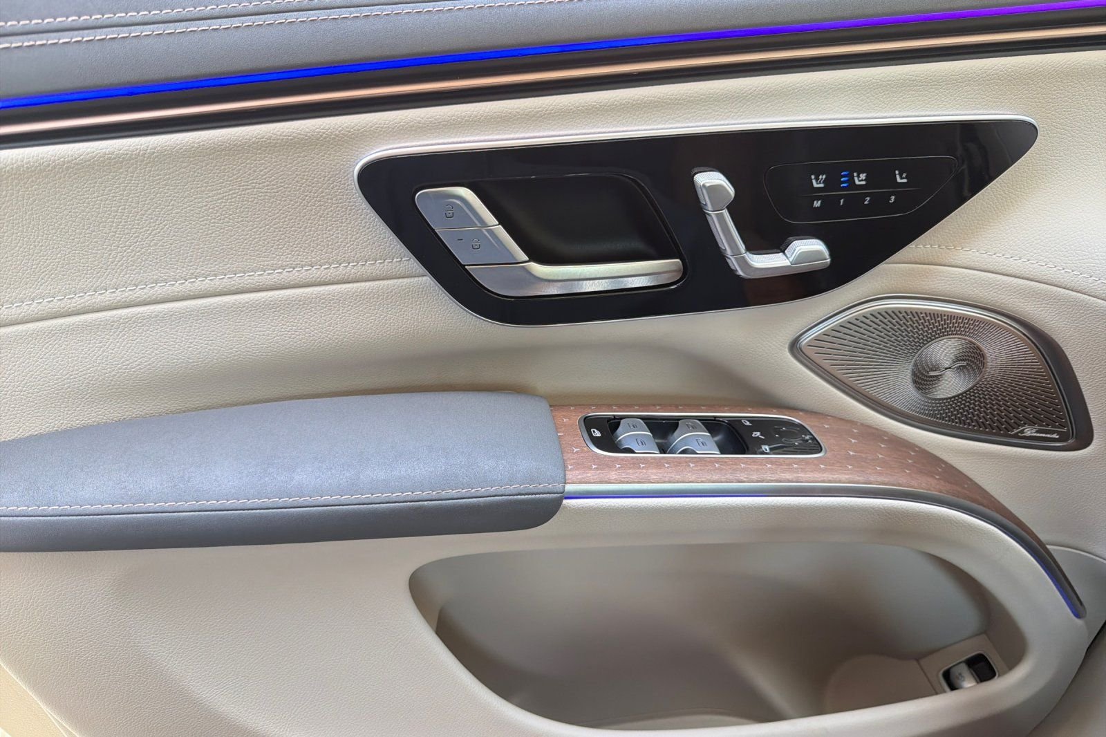 Certified Used 2023 White Mercedes-Benz 580 image 25