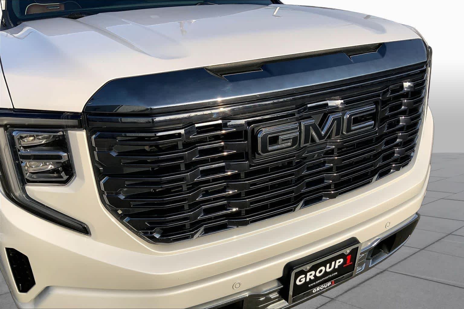Used 2024 White Frost Tricoat GMC Denali Ultimate image 30