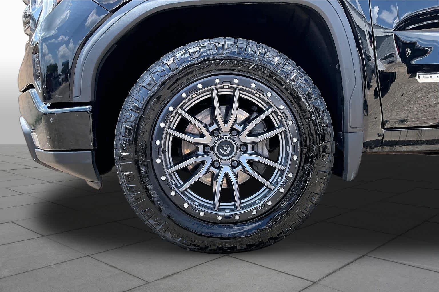 Used 2022 Onyx Black GMC Elevation image 11