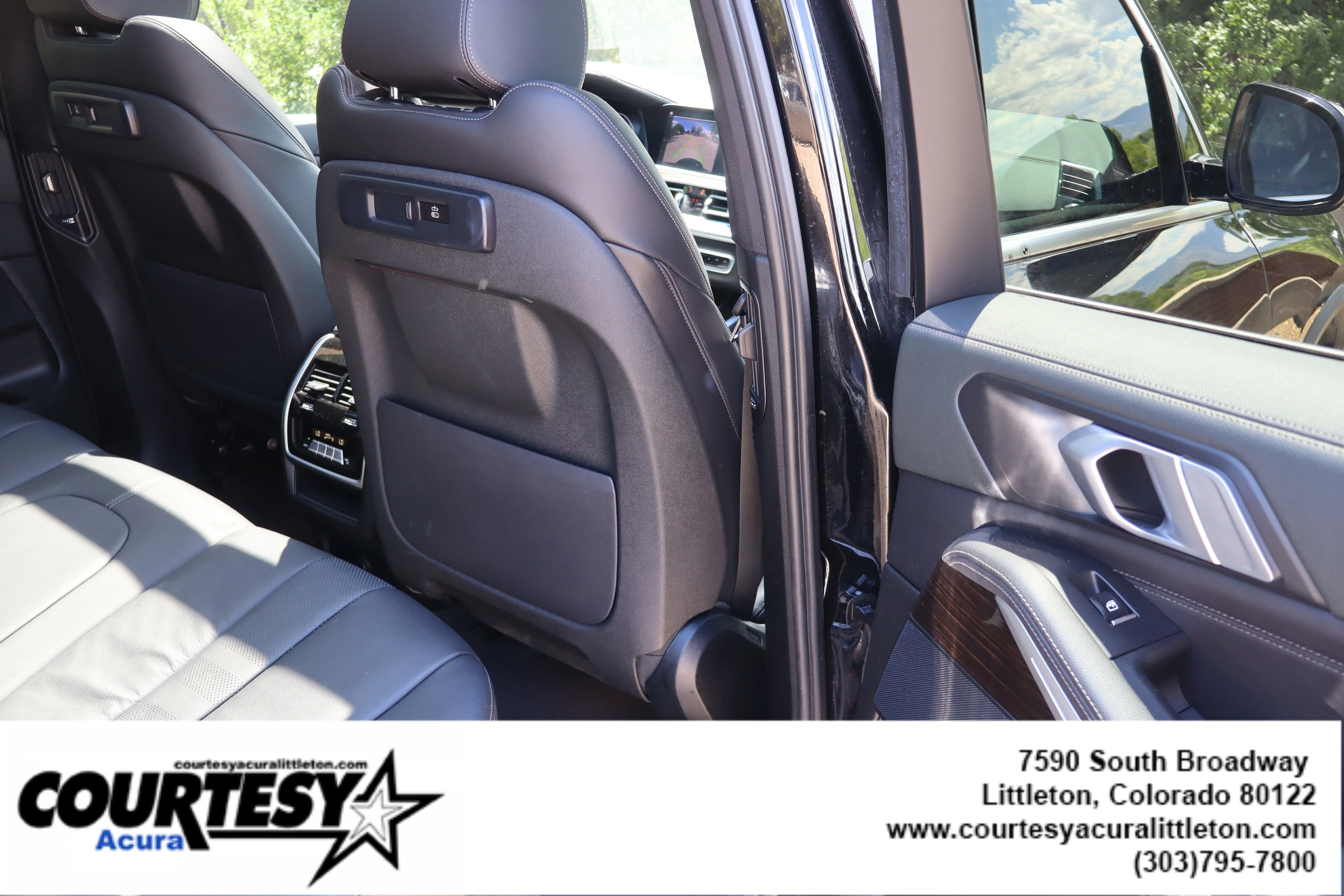Used 2020 Jet Black BMW xDrive40i image 32