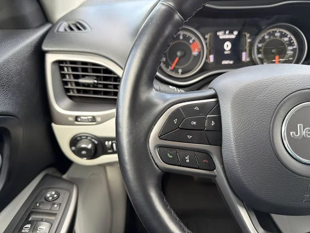 Used 2021 Beige Jeep Latitude Plus image 26
