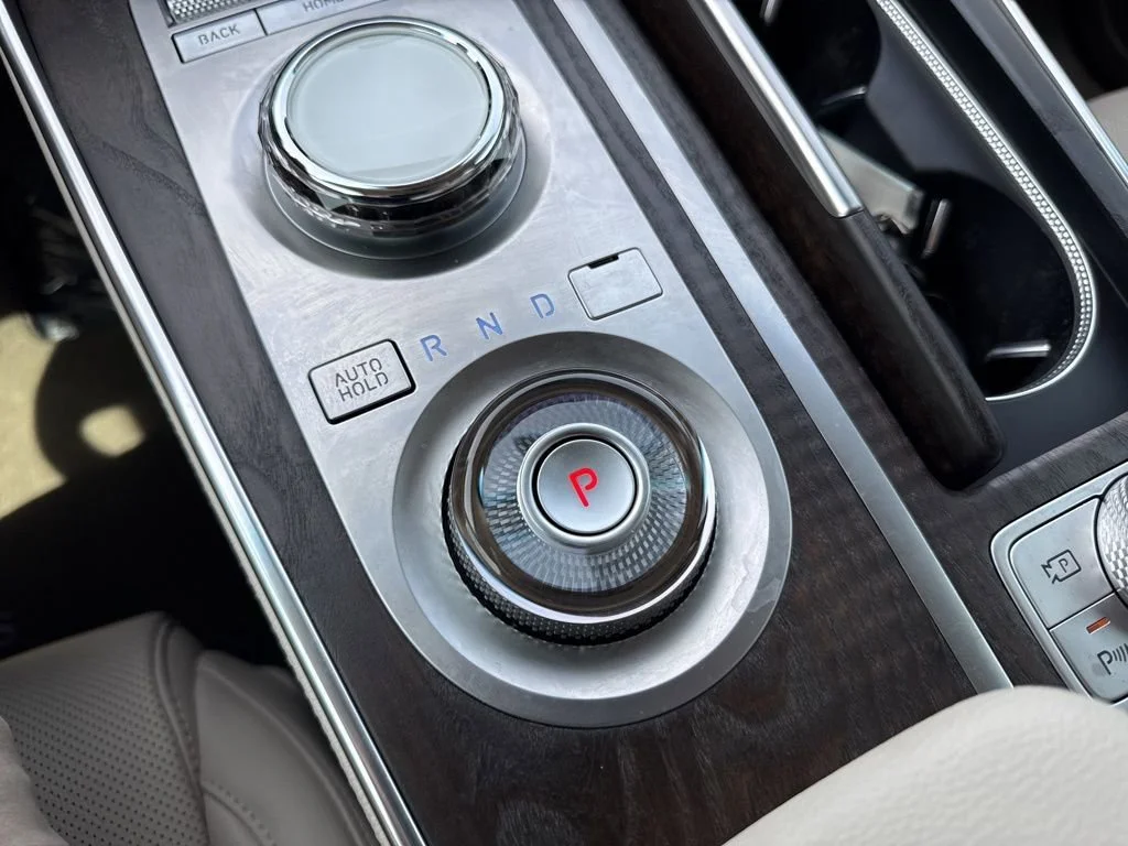 Used 2023  Genesis  image 20