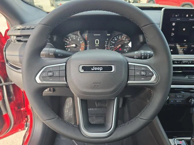 New 2026 Red Hot Pearl-Coat Exterior Paint Jeep Latitude image 24