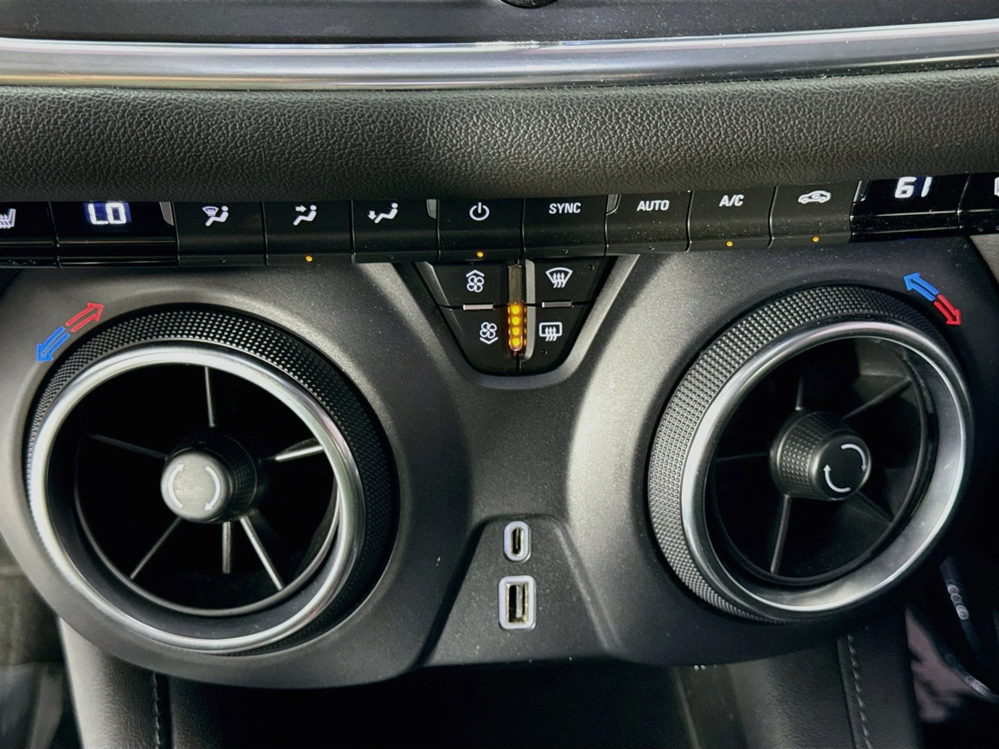 Used 2020 SUMMIT WHITE Chevrolet LT image 18
