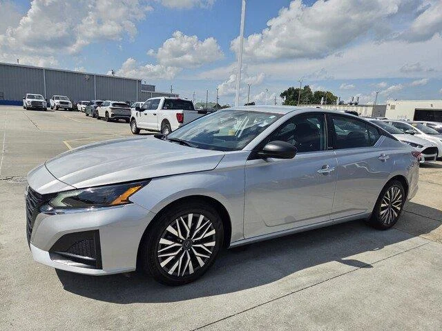Used 2025 Brilliant Silver Metallic Nissan SV image 9