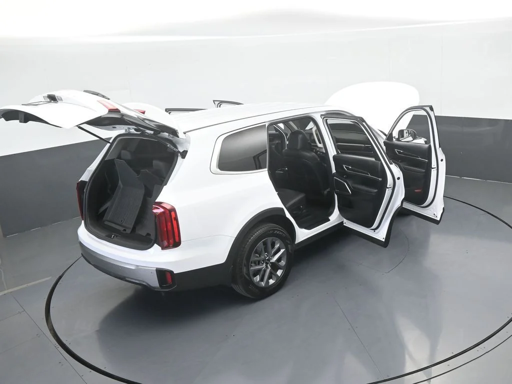 Used 2025 Glacial White Pearl Kia LX image 70