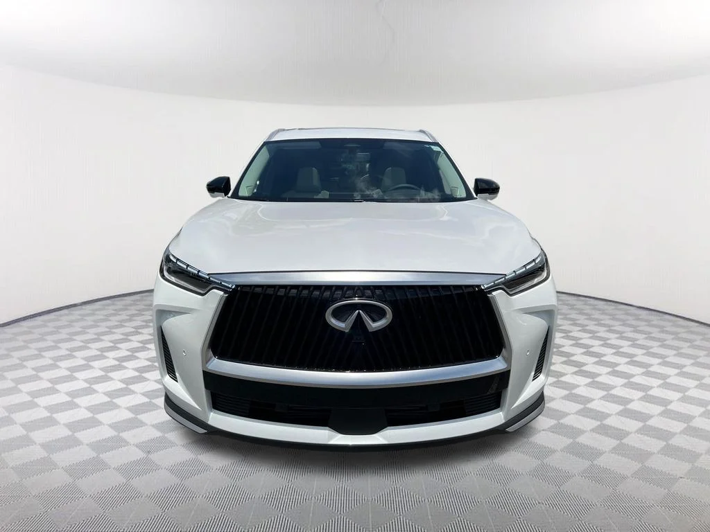 New 2027 RADIANT WHITE INFINITI Luxe FWD image 2