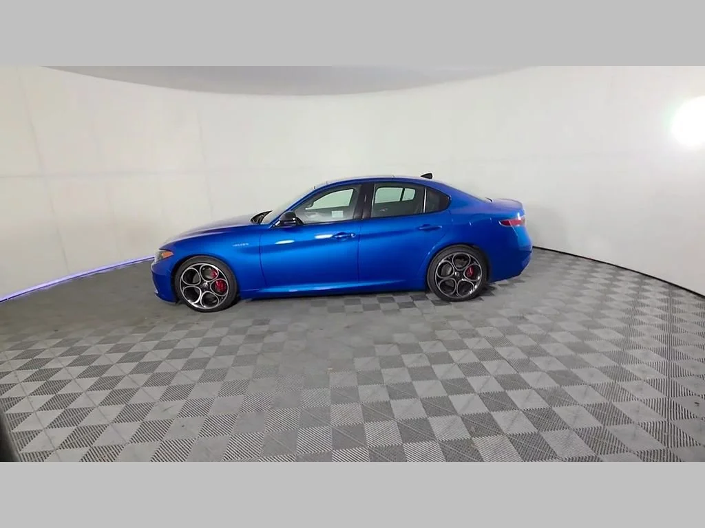2025 Alfa Romeo Giulia Base - Photo 38