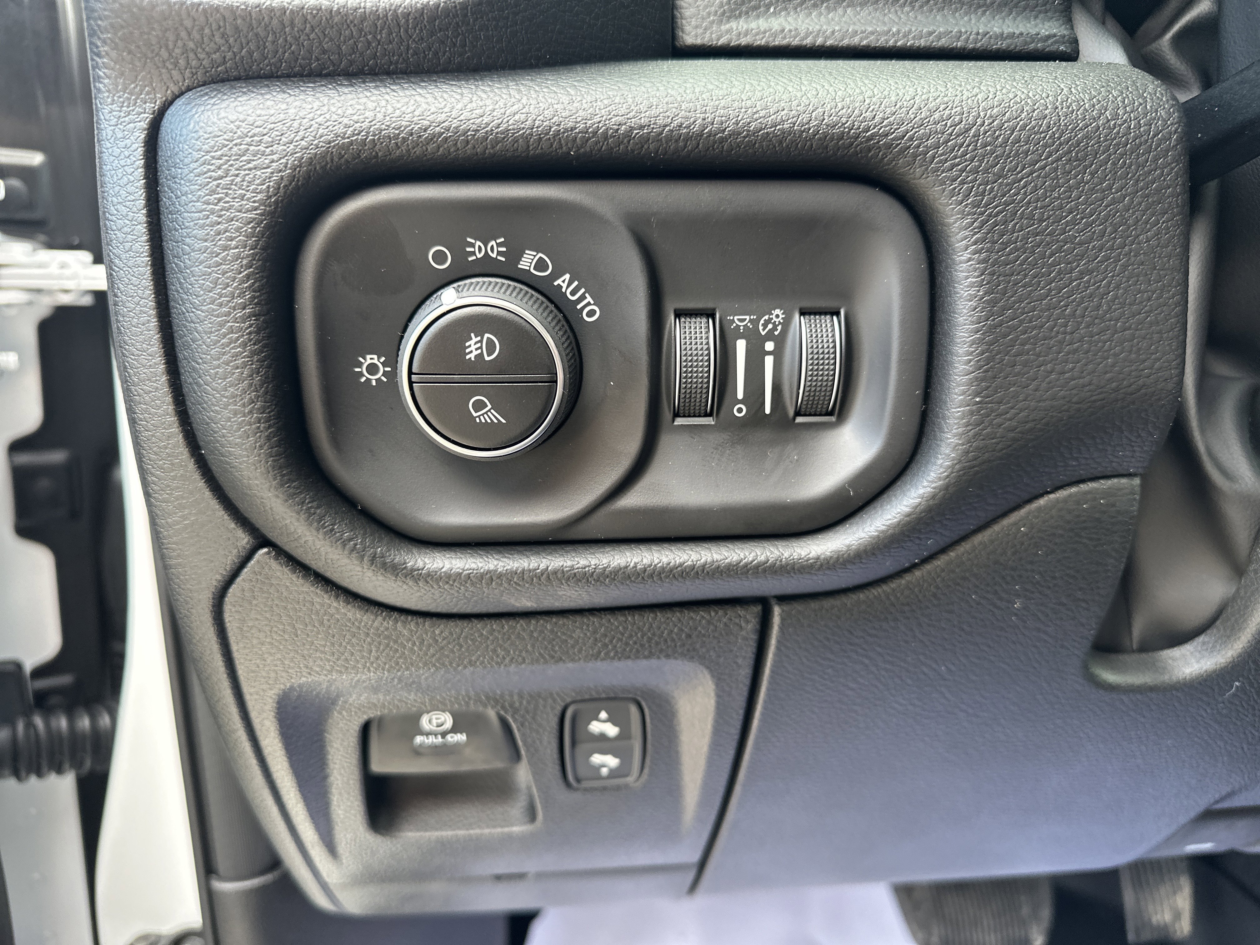 2026 RAM 1500 Laramie - Photo 16