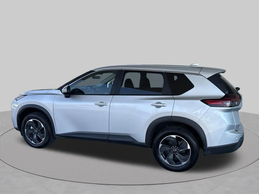 Used 2025 Silver Nissan SV image 4