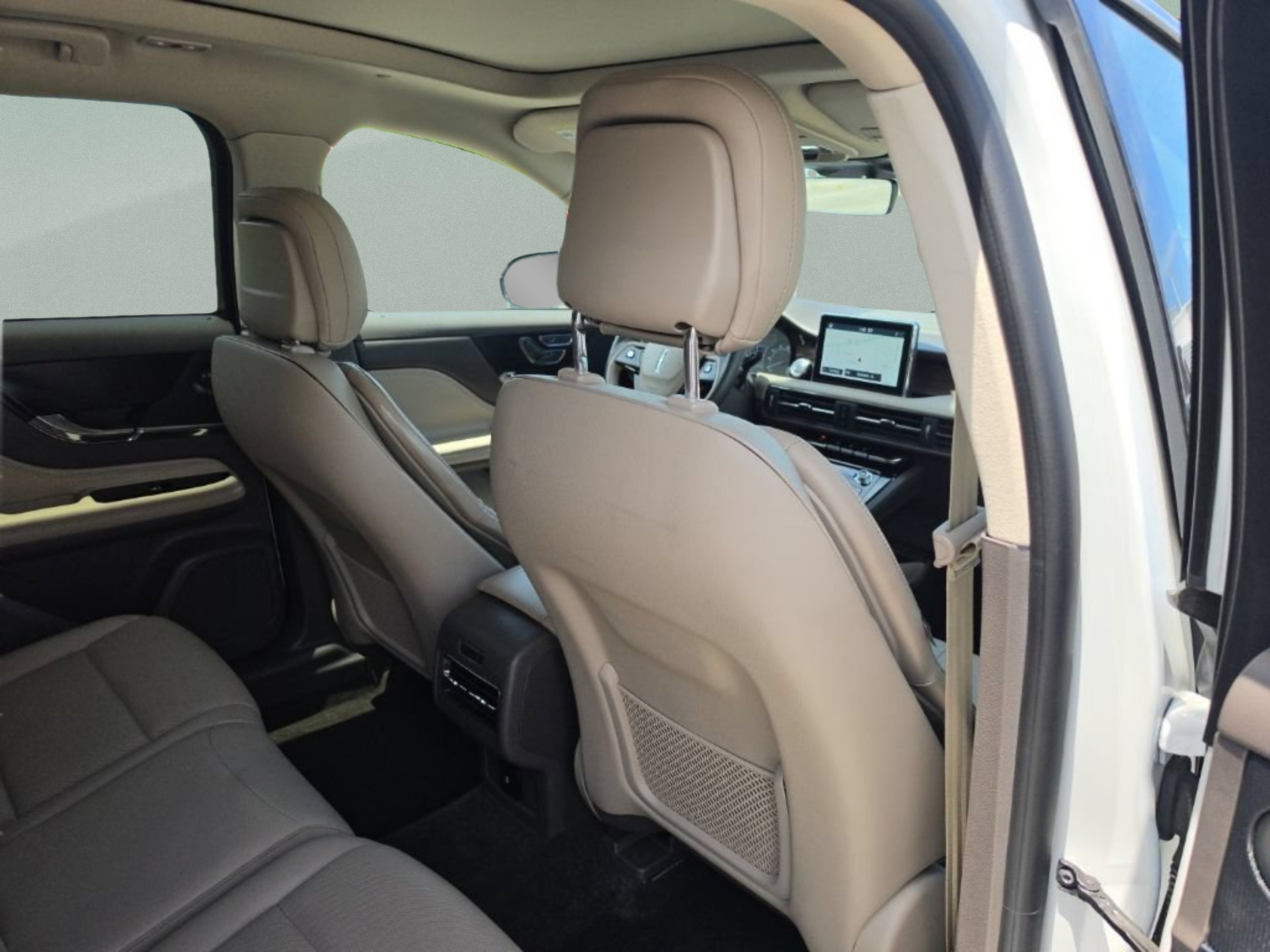 Used 2020 White Lincoln Reserve image 24