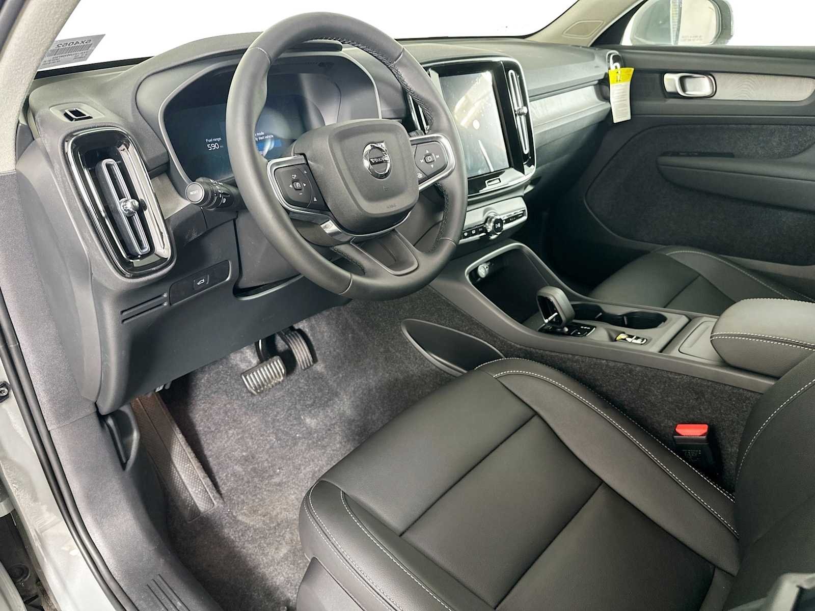 Certified Used 2025 Vapour Grey Volvo Core image 9