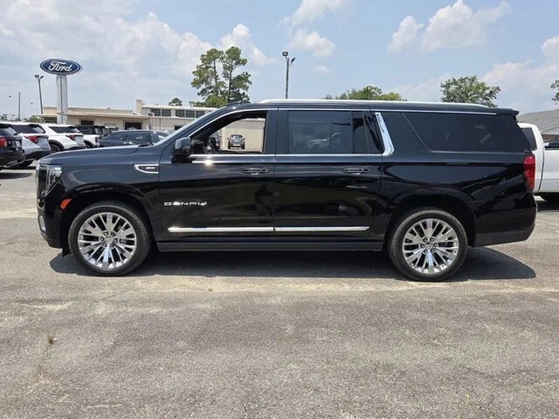 Used 2022 Onyx Black GMC Denali image 5