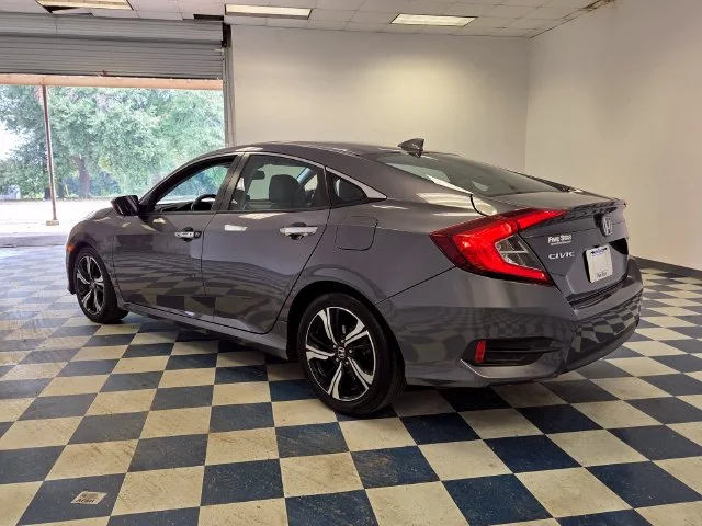 Used 2017  Honda Touring image 5