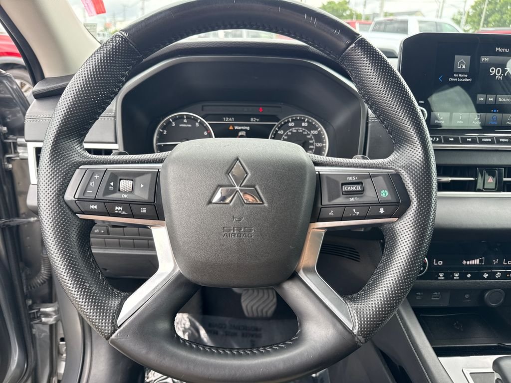 Used 2022 Gray Mitsubishi SE image 16