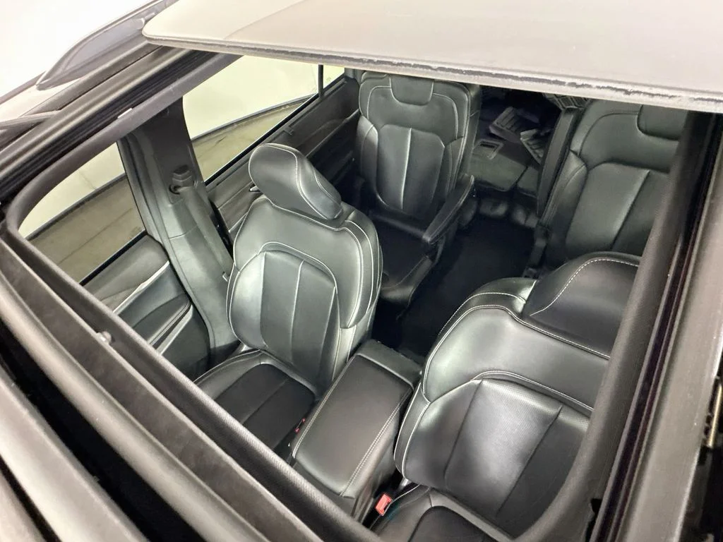Used 2024 Gray Jeep Limited image 28