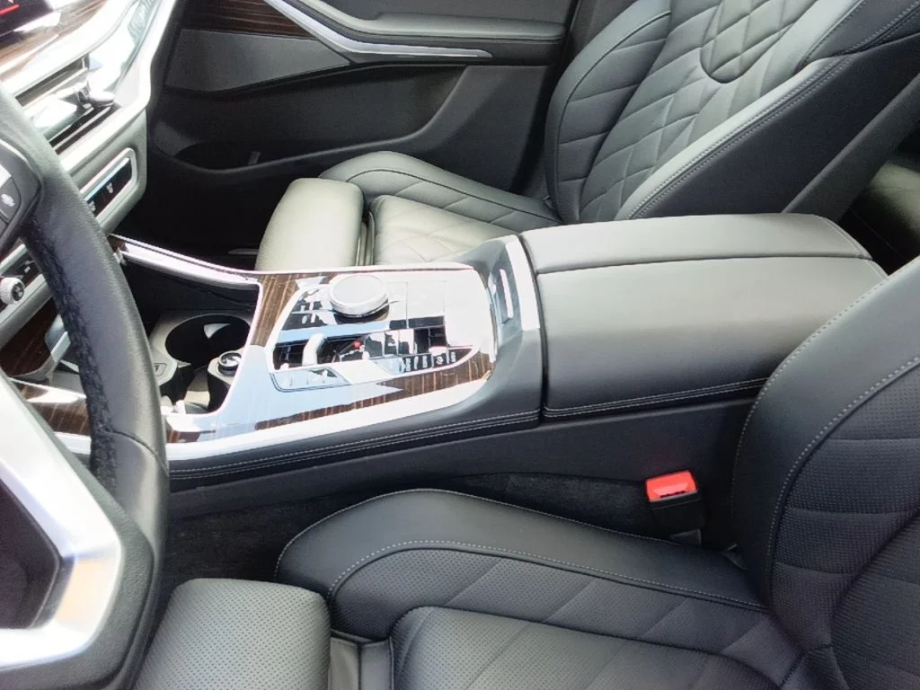 Certified Used 2025 Black Sapphire Metallic BMW xDrive40i image 18