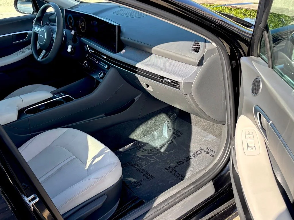 Used 2025 Black Hyundai SEL image 23