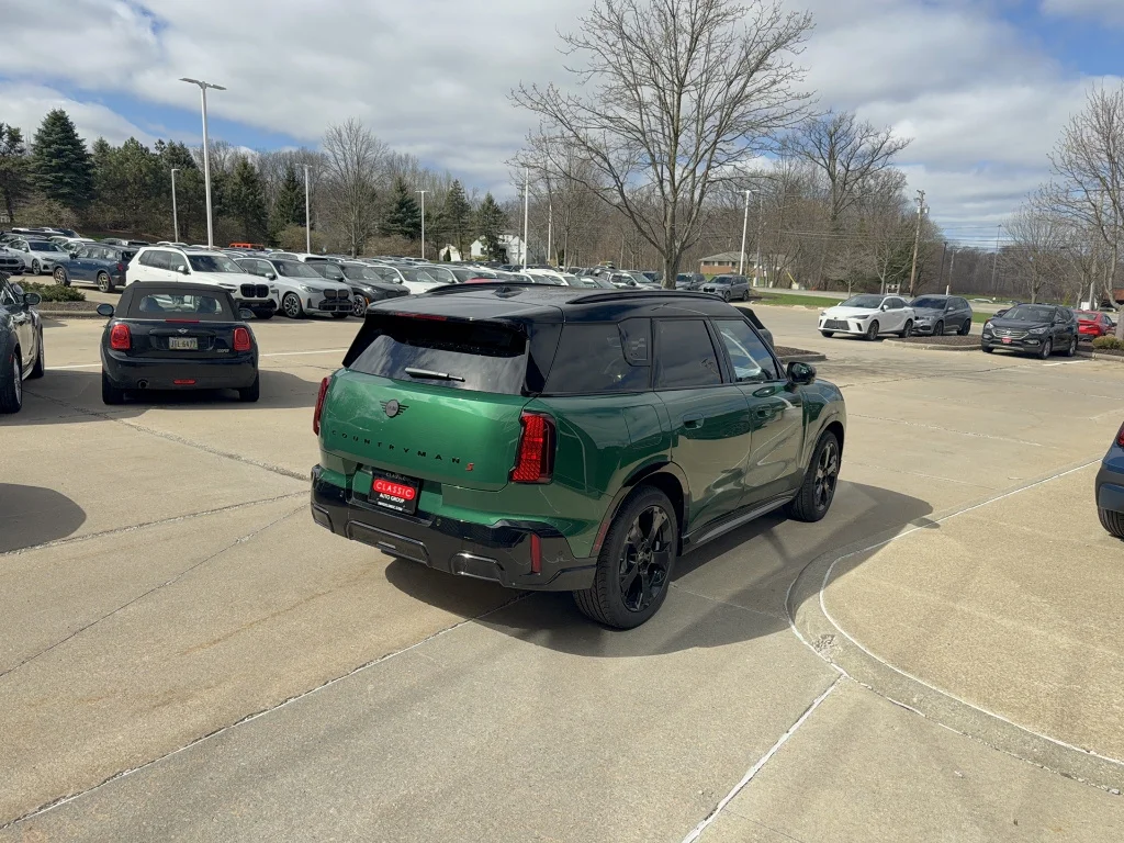 New 2026 British Racing Green IV Metallic MINI Iconic image 3