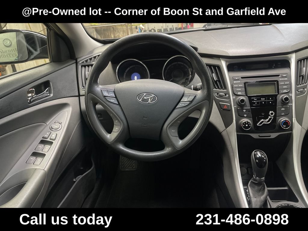 Used 2013 Black Hyundai GLS image 17