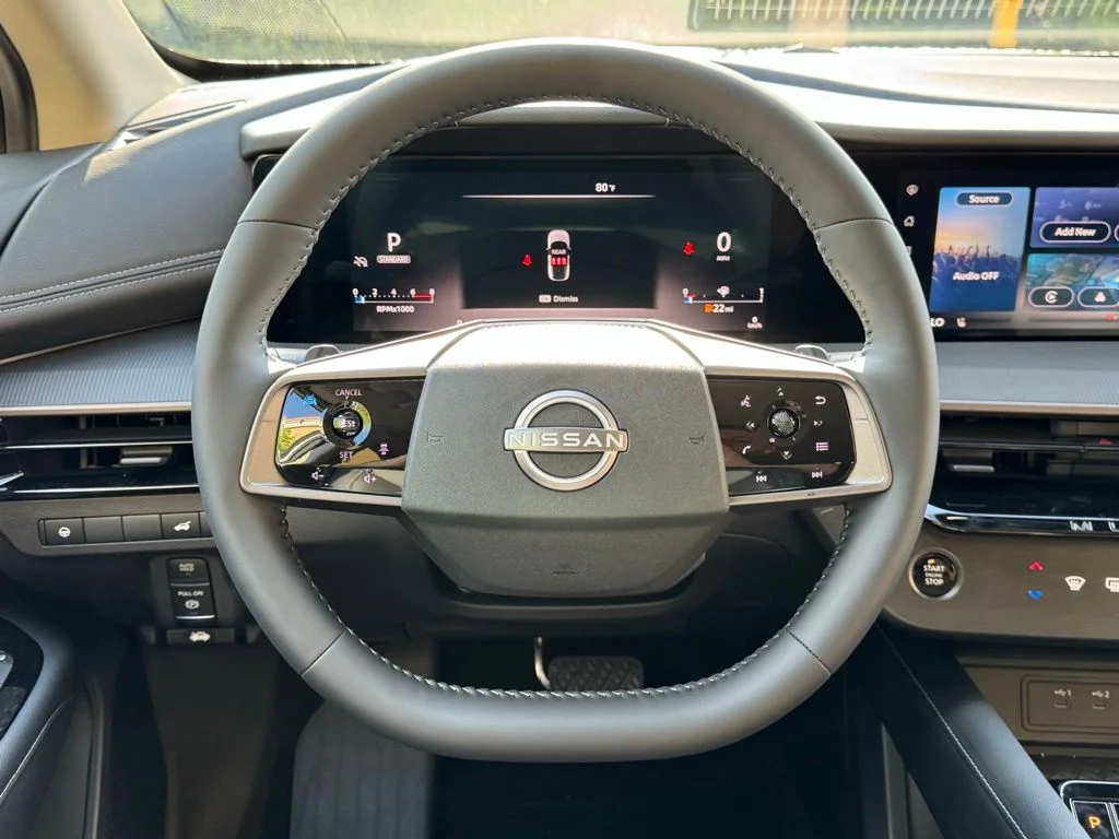 New 2025 Everest White TriCoat Nissan SV image 14