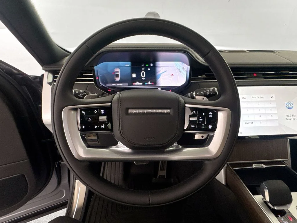 New 2026 Eiger Grey Land Rover SE image 11