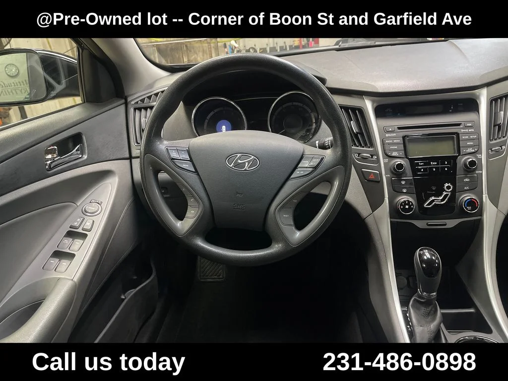 Used 2013 Black Hyundai GLS image 17