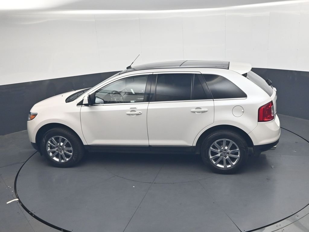 Used 2011 White Ford Limited image 32