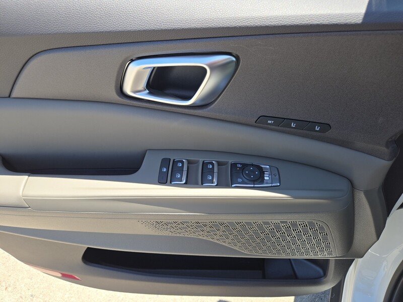 New 2026 Snow White Pearl Kia EX image 11