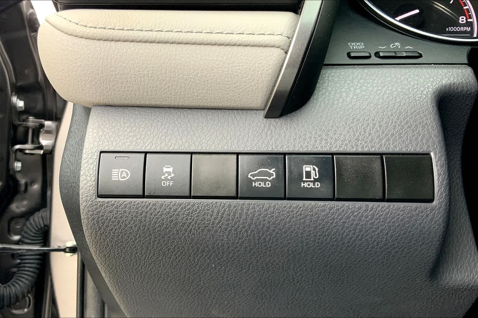 Used 2020 Predawn Gray Mica Toyota L image 32