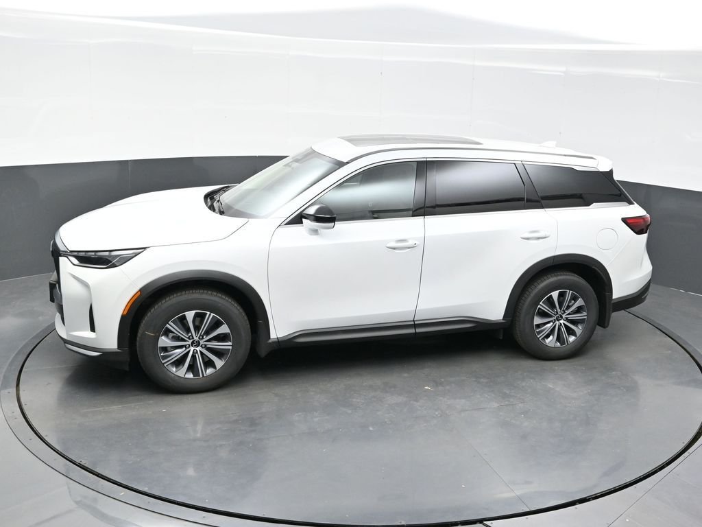 New 2027 RADIANT WHITE INFINITI Pure AWD image 42
