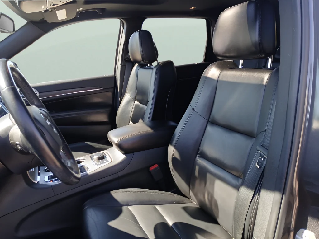 Used 2020 Gray Jeep Limited image 23