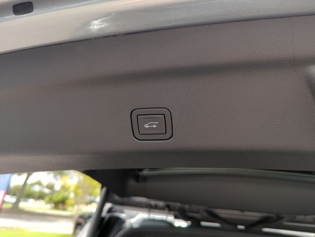 Used 2025 Silver Cadillac Sport image 34