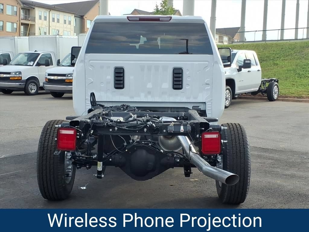 New 2026 Summit White Chevrolet WT image 28