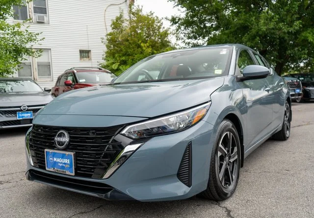 Used 2025 Gray Nissan SV image 3
