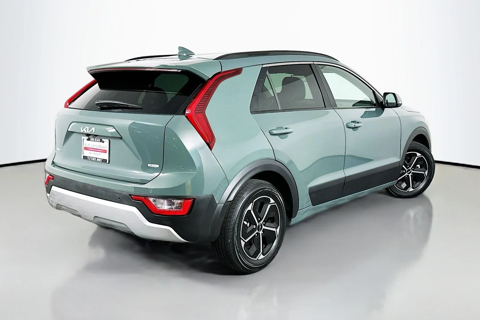Used 2023 Cityscape Green Kia EX image 14