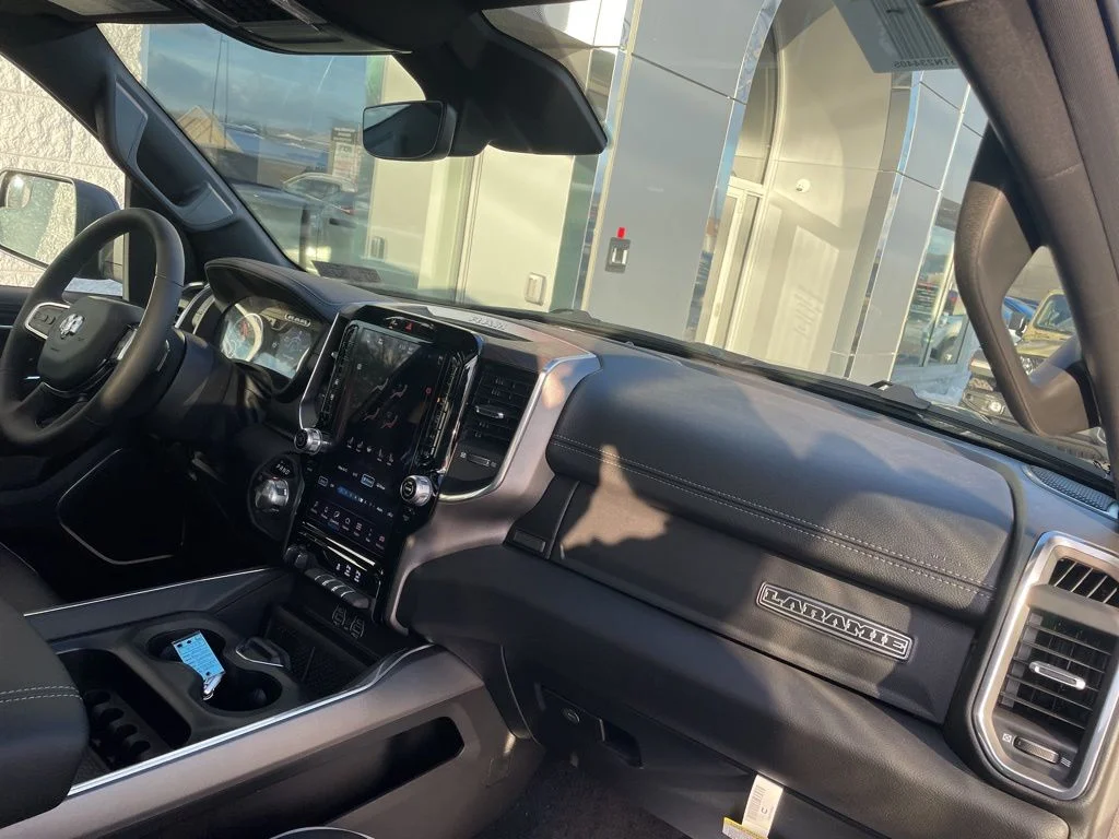 New 2026 Diamond Black Crystal Pearl-Coat Exterior Paint RAM Laramie image 15