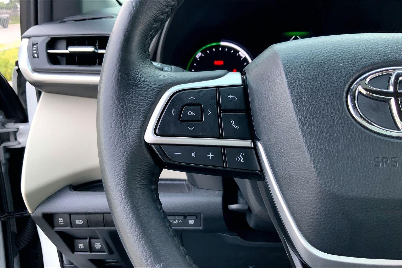 Used 2024 Wind Chill Pearl Toyota XLE image 23