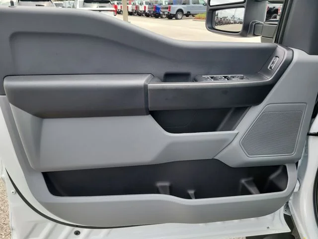 New 2026 Oxford White Ford XL image 17